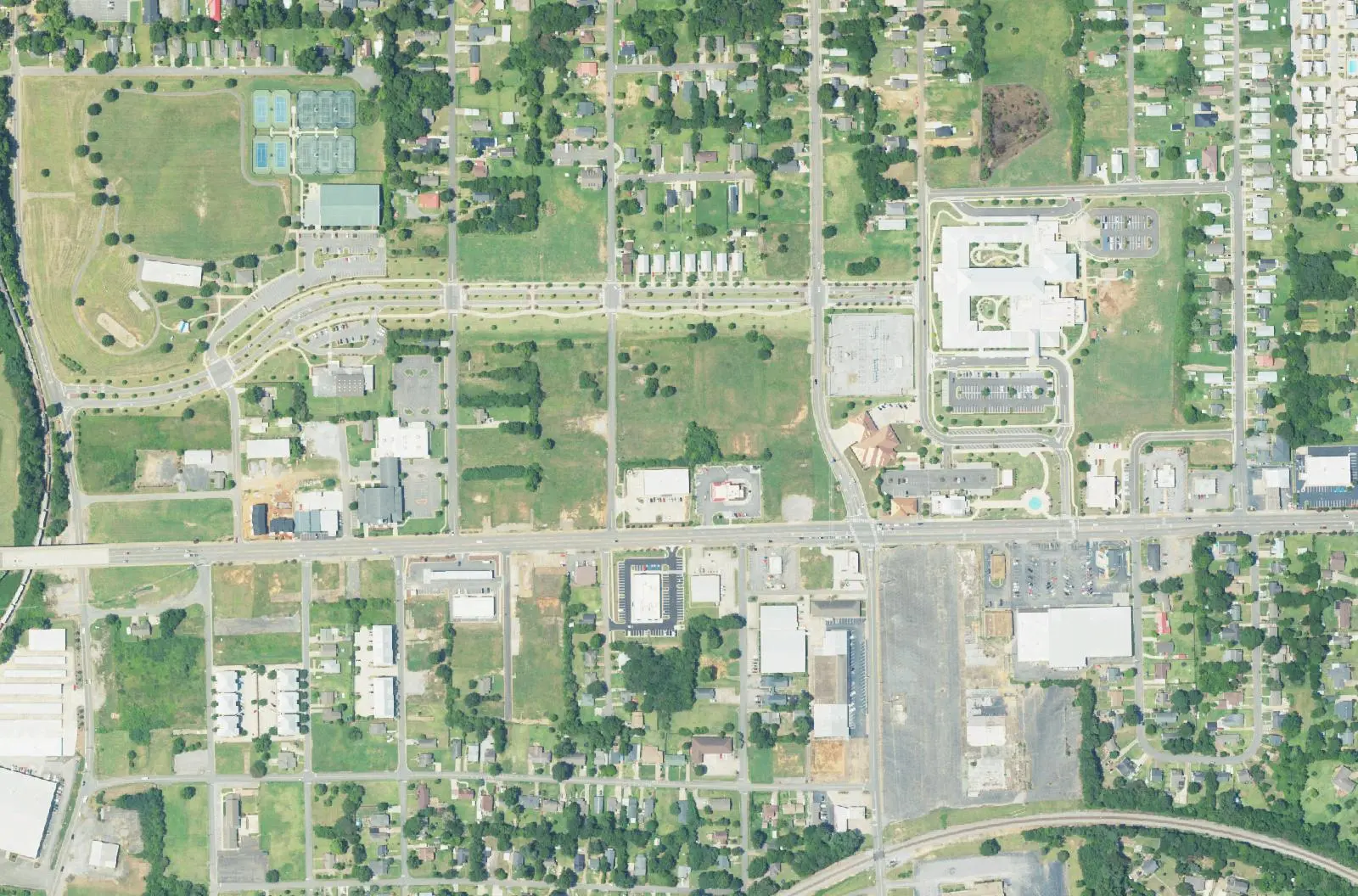 Aerial view of University Boulevard East through Alberta in Tuscaloosa, with The Alberta School of Performing Arts at upper right.