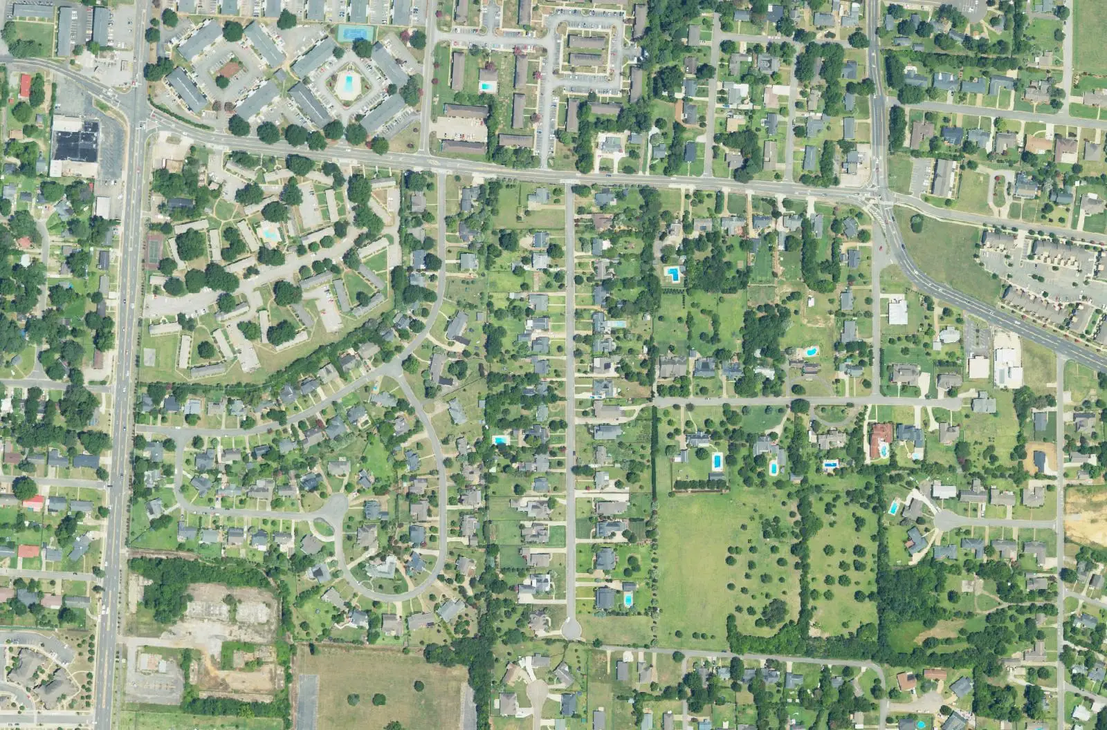 Aerial view of the streets and homes around the Glendale Gardens, Hillcrest and Downs historic districts south of 15th Street in Tuscaloosa.