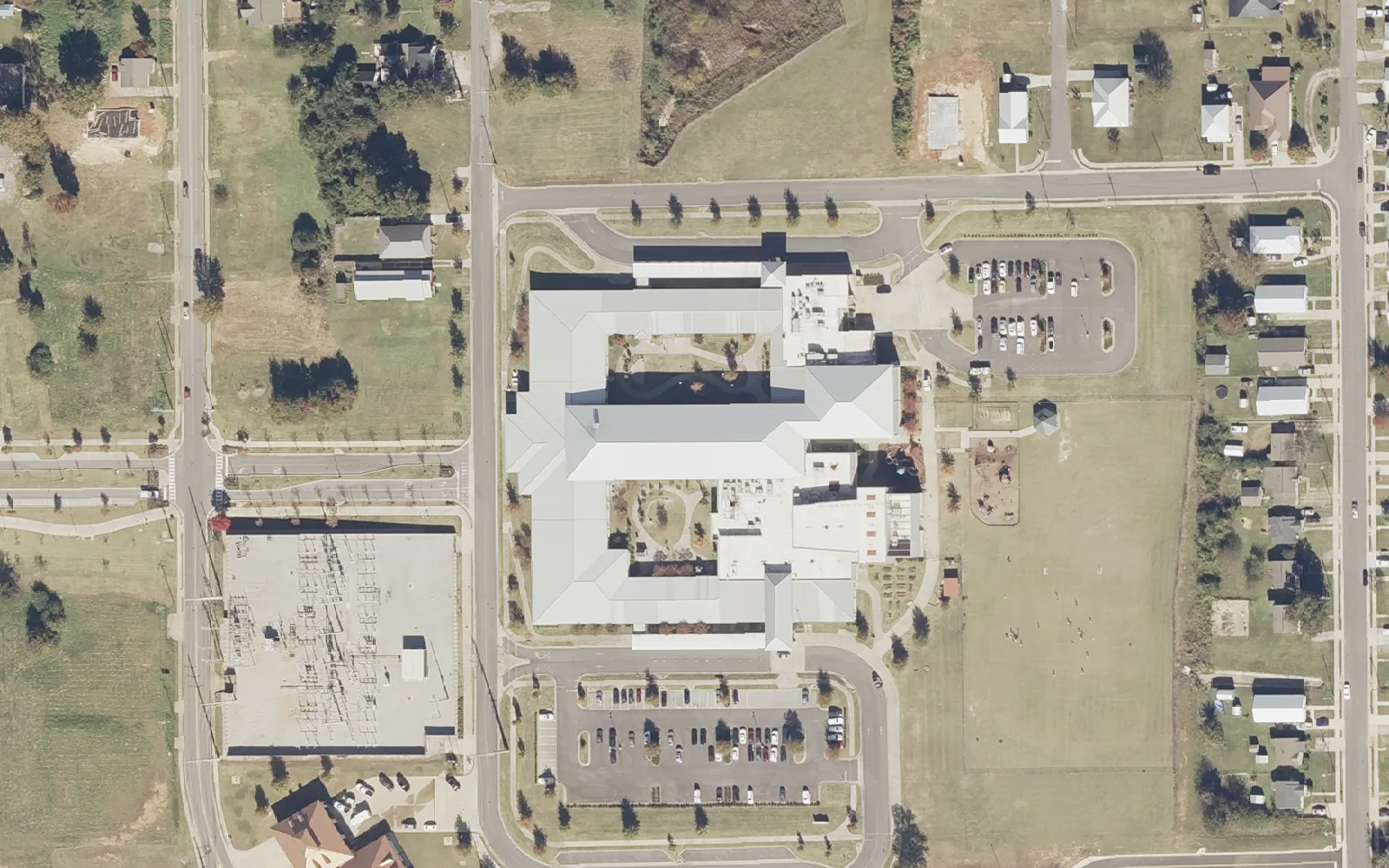 The Alberta School of Performing Arts on University Boulevard East in the Alberta neighborhood of Tuscaloosa, seen from the air in 2021