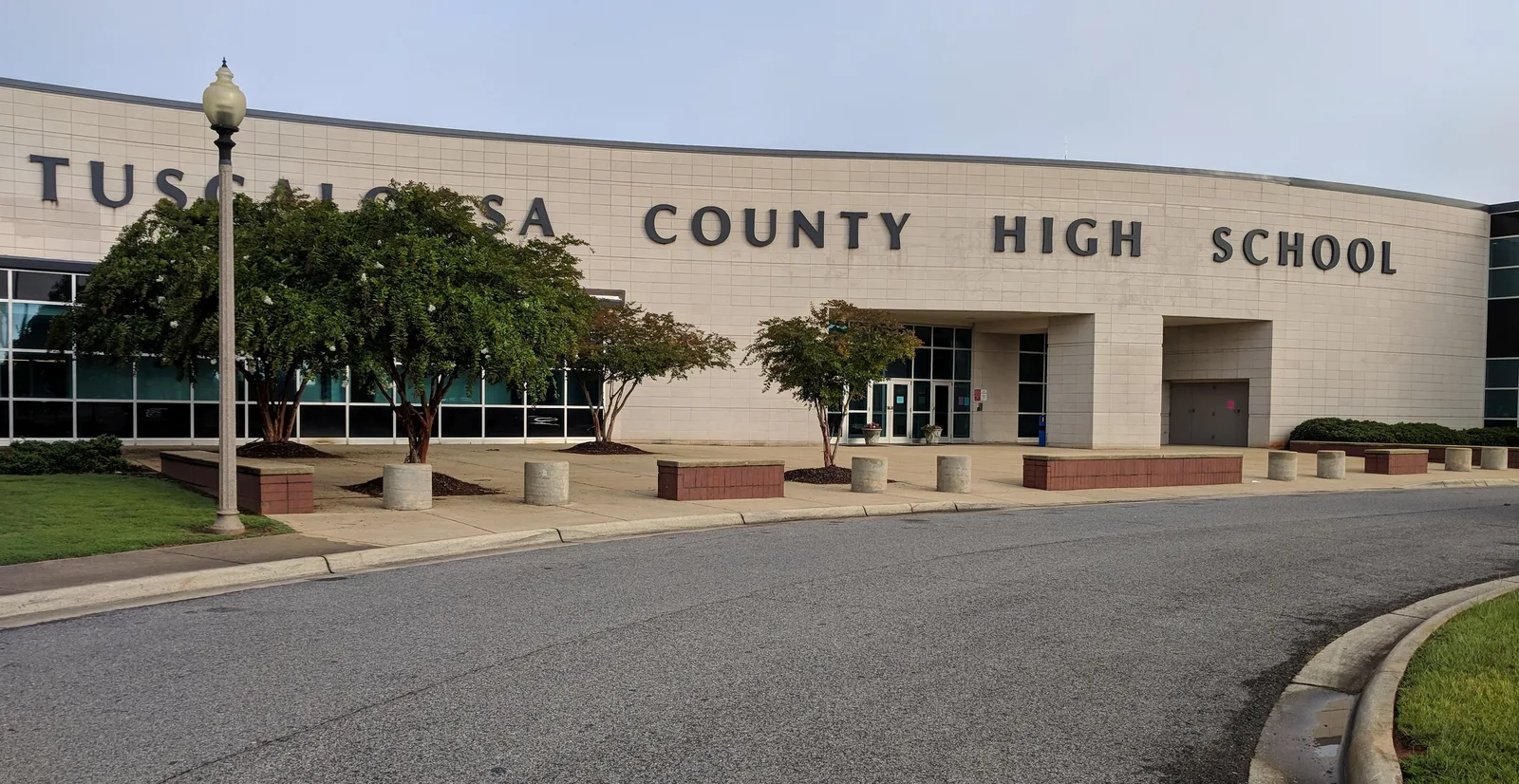 The front entrance of Tuscaloosa County High School in Northport, part of the Tuscaloosa County School System.