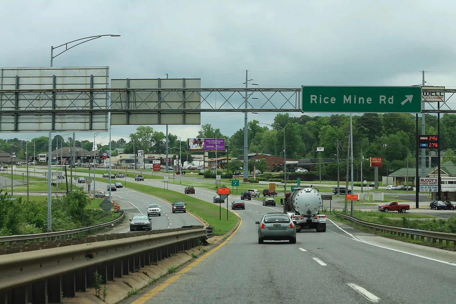 Westbound McFarland Boulevard (U.S. 82) at the Rice Mine Road exit in Tuscaloosa, the north end of the project.